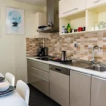 Sky Deluxe 2 Fitness & Apartman Szkopje