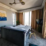 Sky Deluxe 2 Fitness & Apartman *